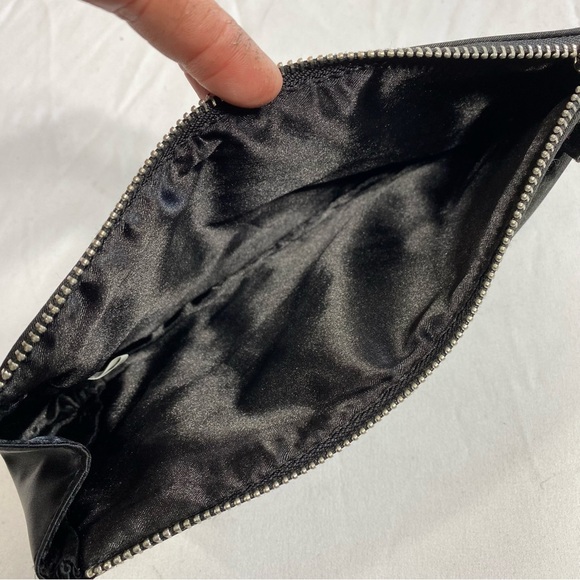 Victoria’s Secret Black/Silver Sequin 2-Compartment Make Up Bag - Picture 4 of 5